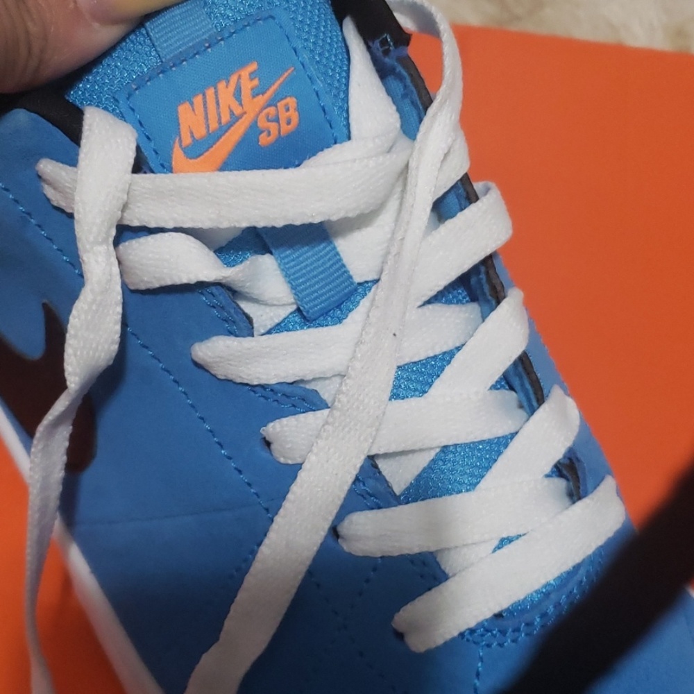 Nike - Picture 4 of 4